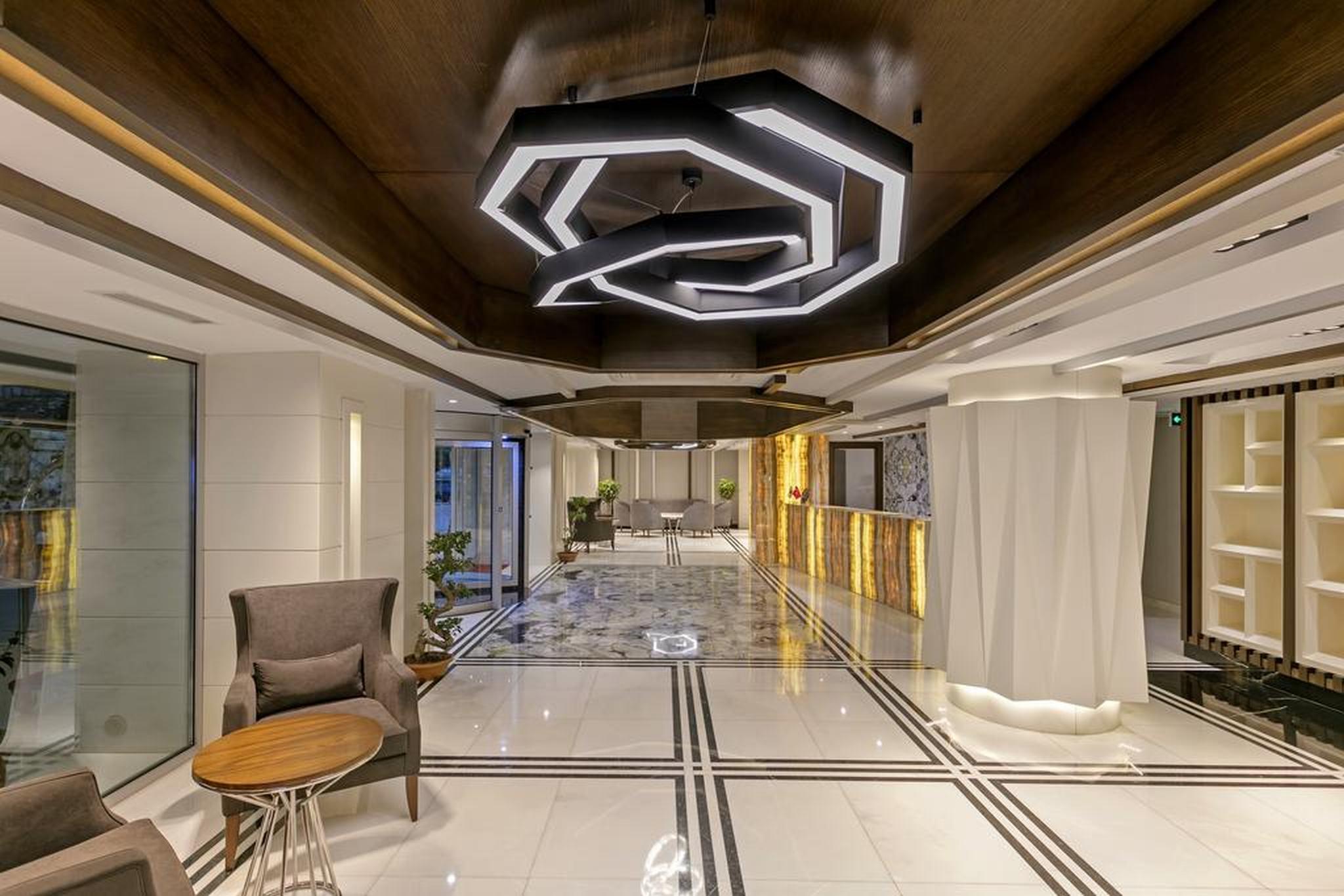 B Business Hotel & Spa Анталия Екстериор снимка