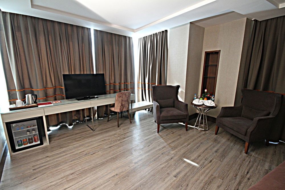 B Business Hotel & Spa Анталия Екстериор снимка