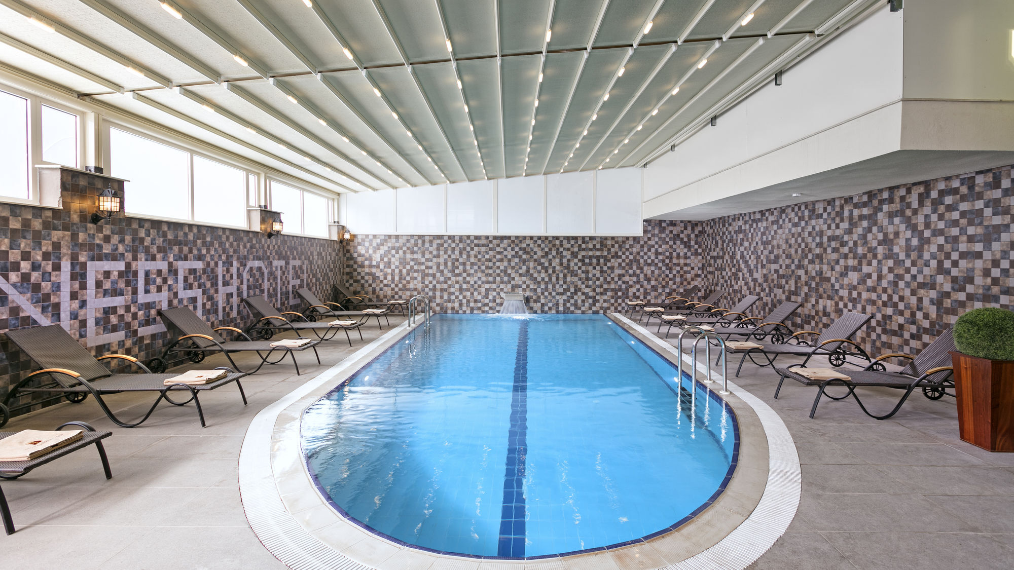 B Business Hotel & Spa Анталия Екстериор снимка