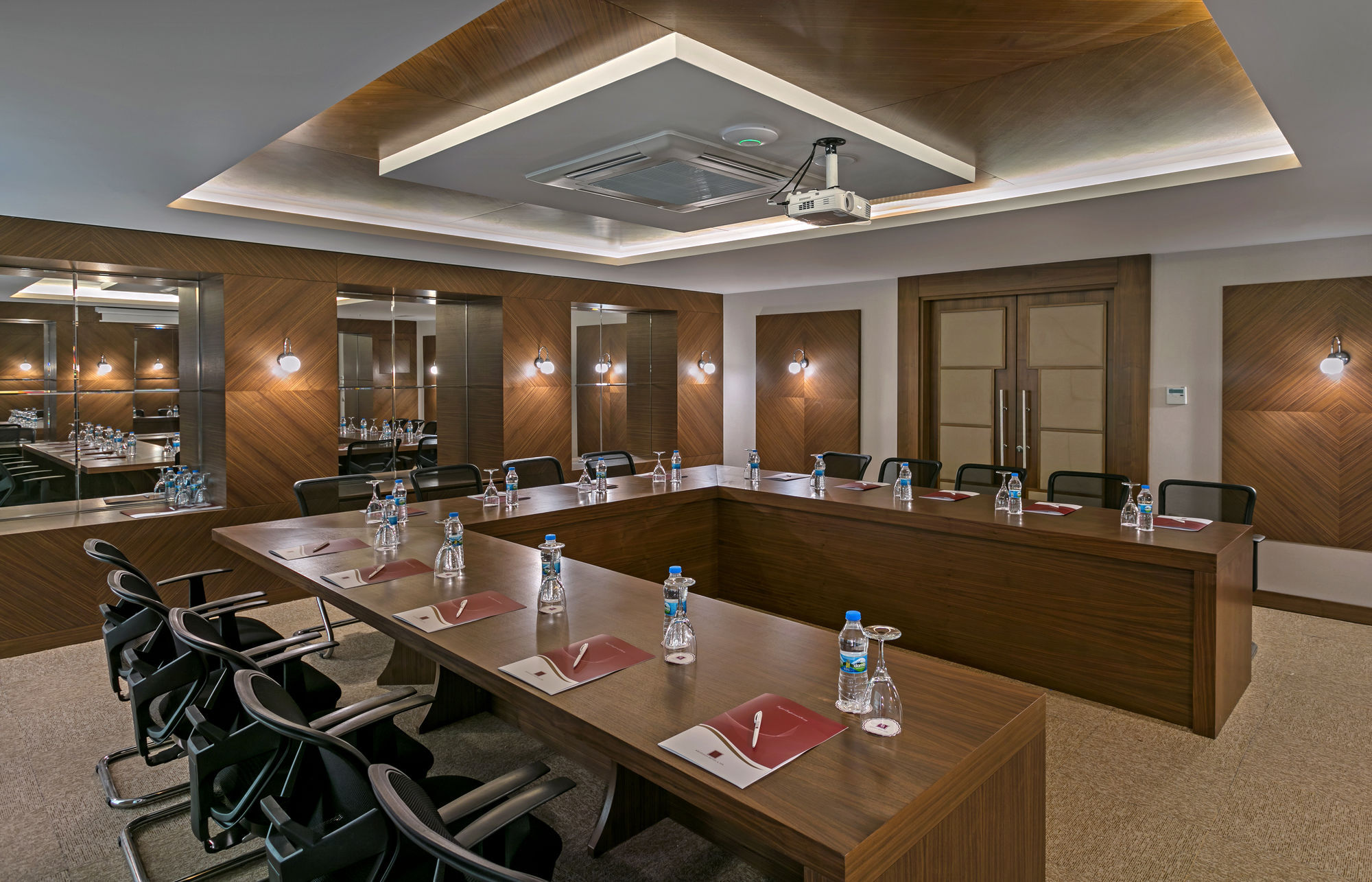 B Business Hotel & Spa Анталия Екстериор снимка