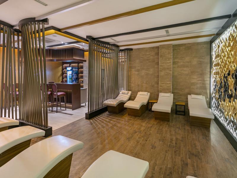 B Business Hotel & Spa Анталия Екстериор снимка